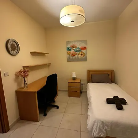 Πανσιόν Cozy With Private Study